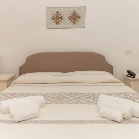 Gh Diana מלון